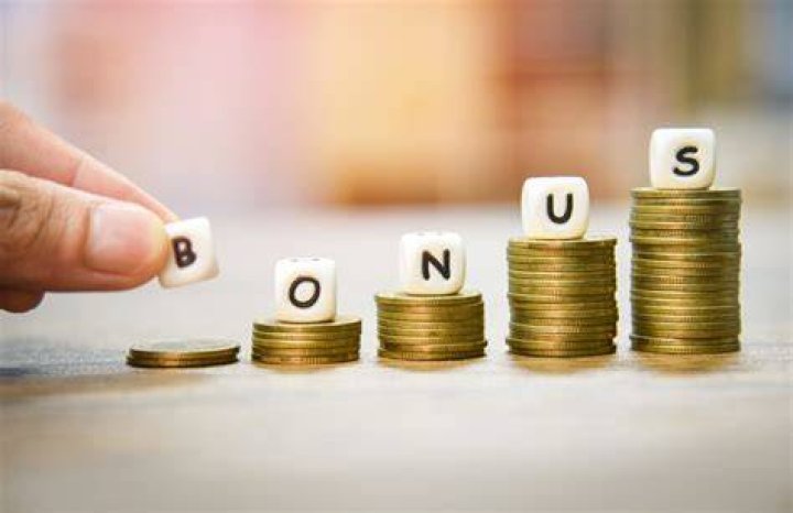 How much are end of year bonuses usually?